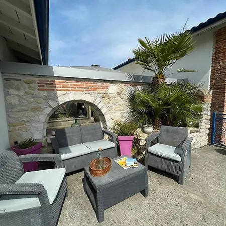 Bed & Breakfast Maison Laratger 3*