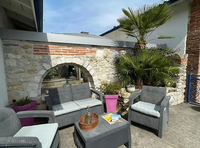 Bed & Breakfast Maison Laratger 3*